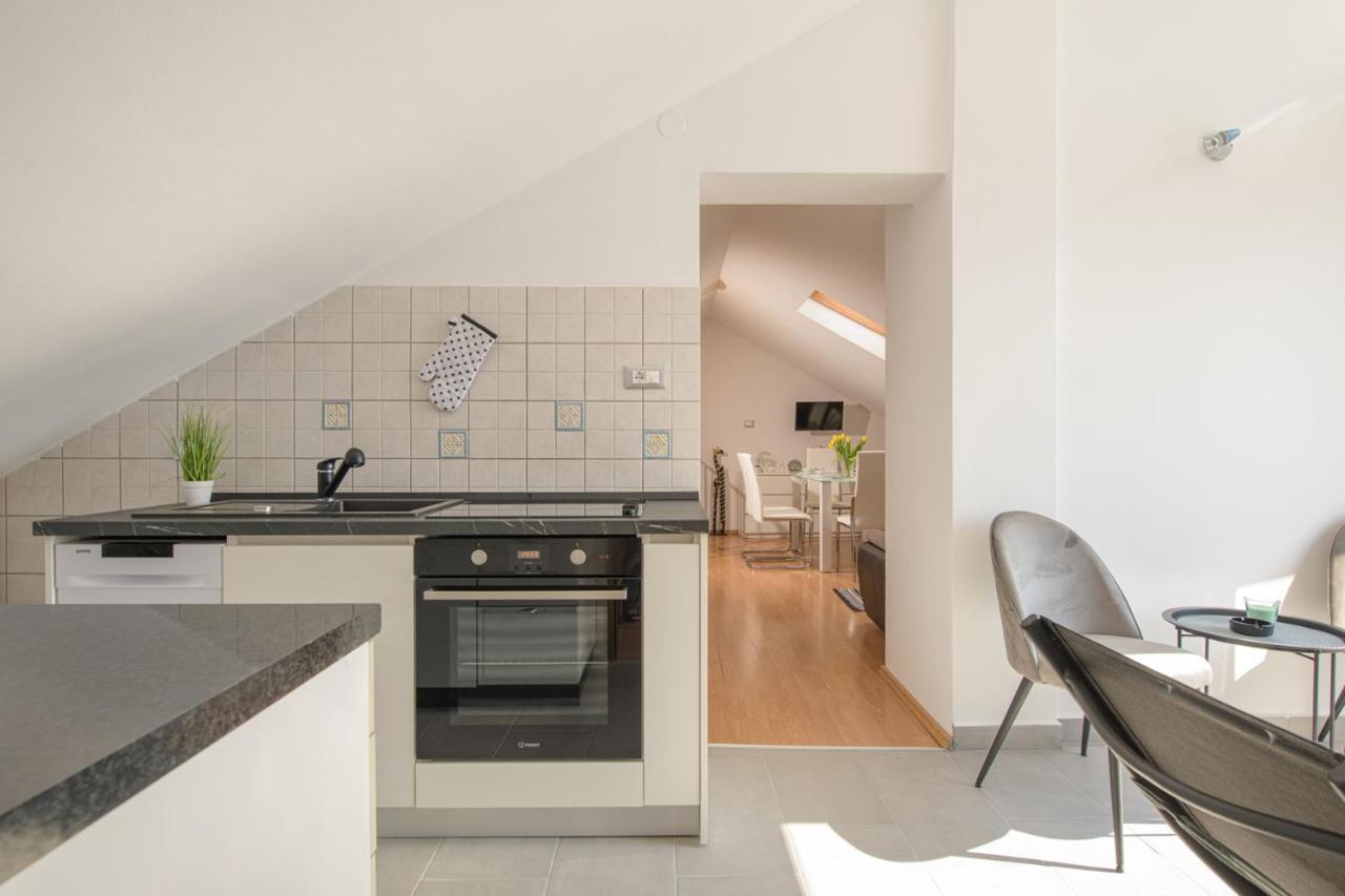 Apartmani Tena Selce Eksteriør billede
