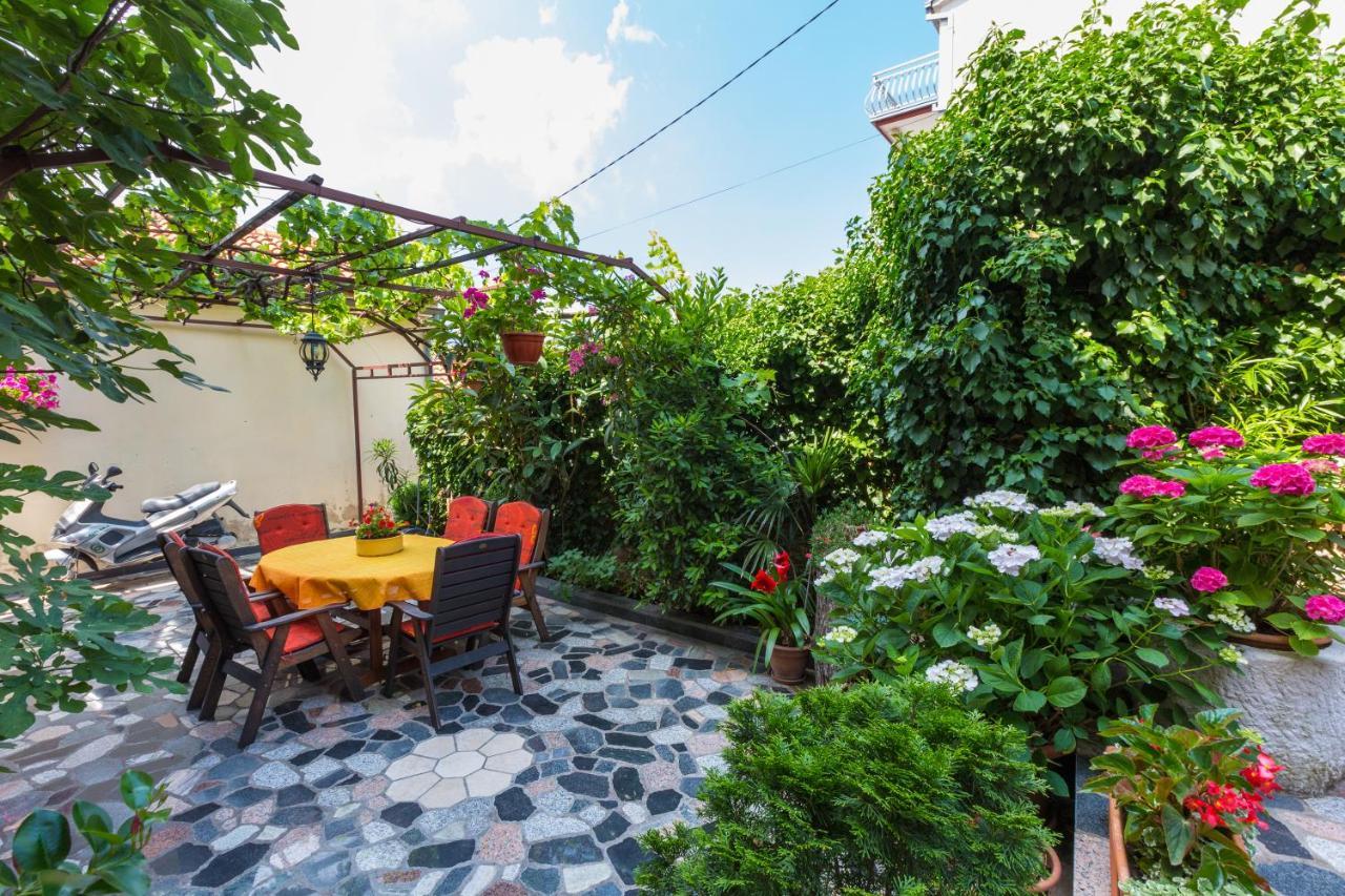 Apartmani Tena Selce Eksteriør billede